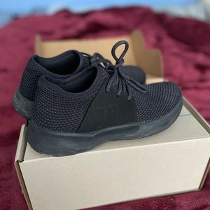 VESSI Women’s size 5 WATERPROOF Everyday running shoes black